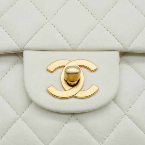 VINTAGE CHANEL CLASSIC FLAP MEDIUM CHAIN SHOULDER BAG WHITE LAMB SKIN GOLD HARDWARE 90341715