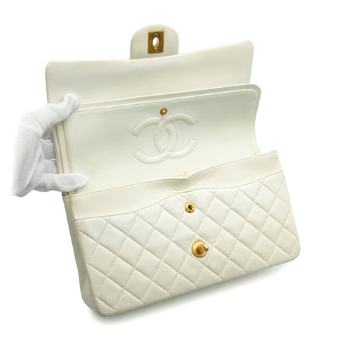VINTAGE CHANEL CLASSIC FLAP MEDIUM CHAIN SHOULDER BAG WHITE LAMB SKIN GOLD HARDWARE 90341715