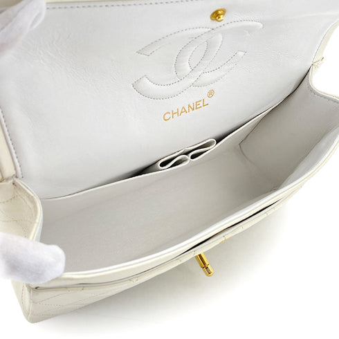 VINTAGE CHANEL CLASSIC FLAP MEDIUM CHAIN SHOULDER BAG WHITE LAMB SKIN GOLD HARDWARE 90309164