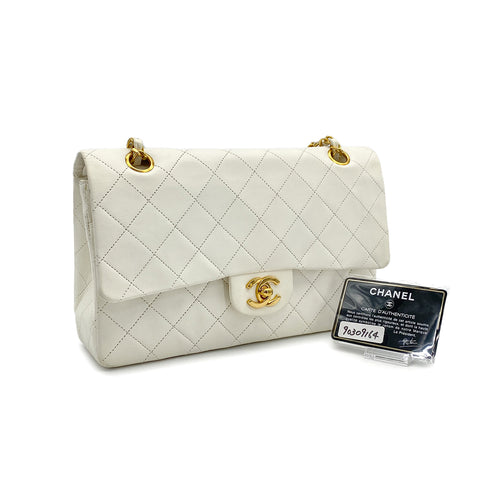 VINTAGE CHANEL CLASSIC FLAP MEDIUM CHAIN SHOULDER BAG WHITE LAMB SKIN GOLD HARDWARE 90309164