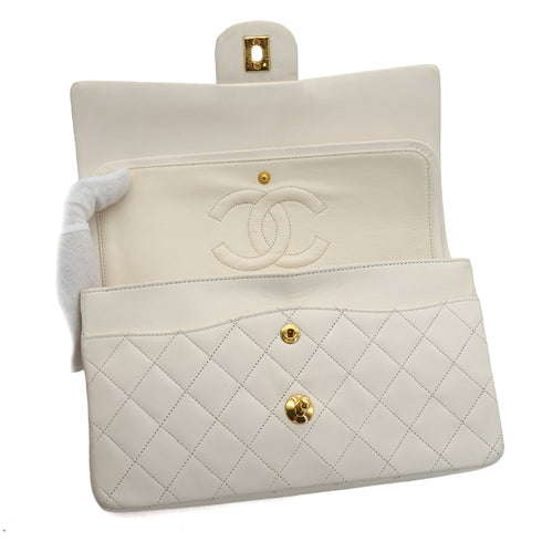 VINTAGE CHANEL CLASSIC FLAP MEDIUM CHAIN SHOULDER BAG WHITE LAMB SKIN GOLD HARDWARE 90324288