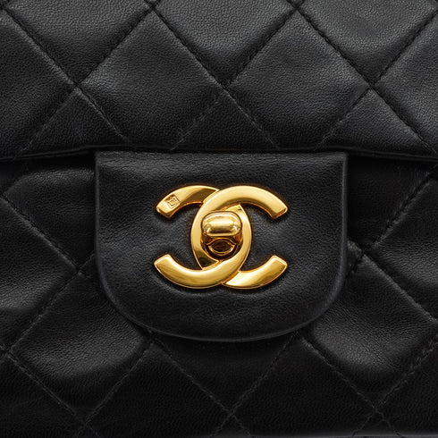 VINTAGE CHANEL CLASSIC FLAP SMALL CHAIN SHOULDER BAG BLACK LAMB SKIN GOLD HARDWARE 90333741