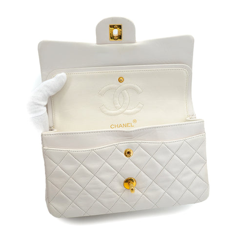 VINTAGE CHANEL CLASSIC FLAP SMALL CHAIN SHOULDER BAG WHITE LAMB SKIN GOLD HARDWARE 90327083