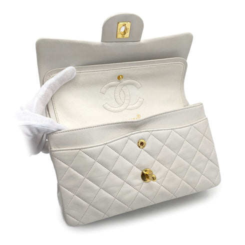 VINTAGE CHANEL CLASSIC FLAP SMALL CHAIN SHOULDER BAG WHITE LAMB SKIN GOLD HARDWARE 90319695
