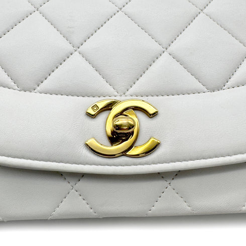 VINTAGE CHANEL DIANA MEDIUM CHAIN SHOULDER BAG WHITE LAMB SKIN GOLD HARDWARE 90313552