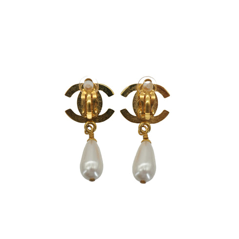 VINTAGE CHANEL EARRINGS TURN LOCK FAUX PEARL BLACK GOLD ACCESSORY 96P 90331812