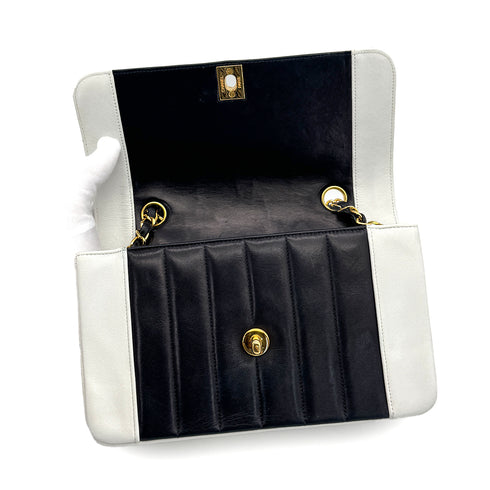 VINTAGE CHANEL MADEMOISELLE CHAIN SHOULDER BAG NAVY WHITE LAMB SKIN GOLD HARDWARE 90322940