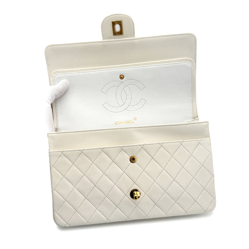 VINTAGE CHANEL MATELASSE CHAIN SHOULDER BAG WHITE LAMB SKIN GOLD HARDWARE 90314884
