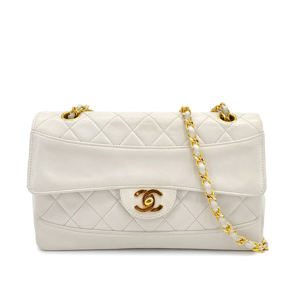 VINTAGE CHANEL MATELASSE CHAIN SHOULDER BAG WHITE LAMB SKIN GOLD HARDWARE 90324753