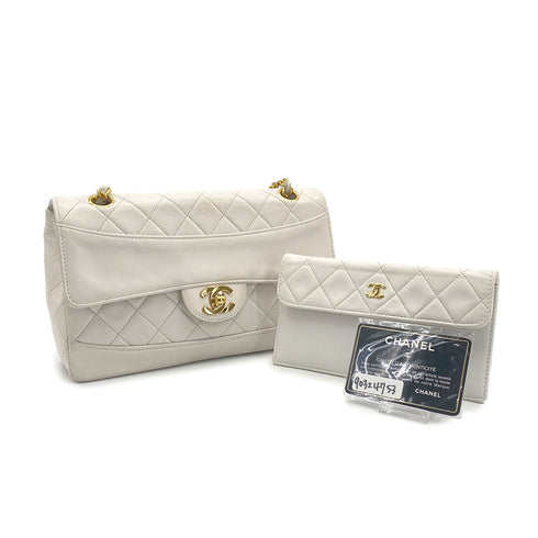 VINTAGE CHANEL MATELASSE CHAIN SHOULDER BAG WHITE LAMB SKIN GOLD HARDWARE 90324753