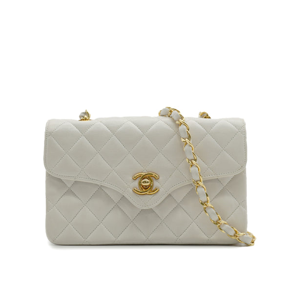 VINTAGE CHANEL MATELASSE CHAIN SHOULDER HAND BAG WHITE LAMB SKIN GOLD HARDWARE 90343615