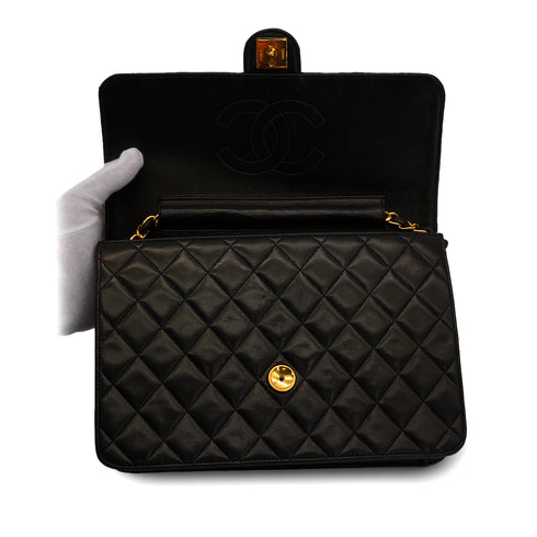 VINTAGE CHANEL MATELASSE TURN LOCK CHAIN SHOULDER BAG BLACK LAMB SKIN GOLD HARDWARE 90348422