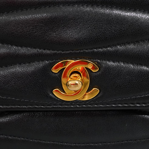 VINTAGE CHANEL WAVE STITCH CHAIN SHOULDER BAG BLACK LAMB SKIN GOLD HARDWARE 90341836