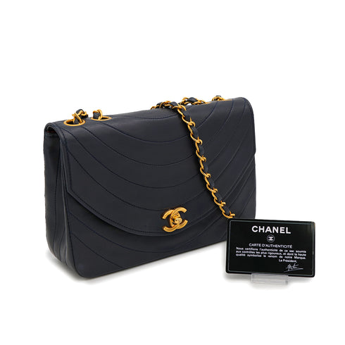 VINTAGE CHANEL WAVE STITCH CHAIN SHOULDER BAG NAVY LAMB SKIN GOLD HARDWARE 90325338