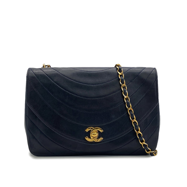 VINTAGE CHANEL WAVE STITCH CHAIN SHOULDER BAG NAVY LAMB SKIN GOLD HARDWARE 90327393