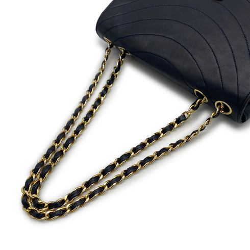 VINTAGE CHANEL WAVE STITCH CHAIN SHOULDER BAG NAVY LAMB SKIN GOLD HARDWARE 90327393