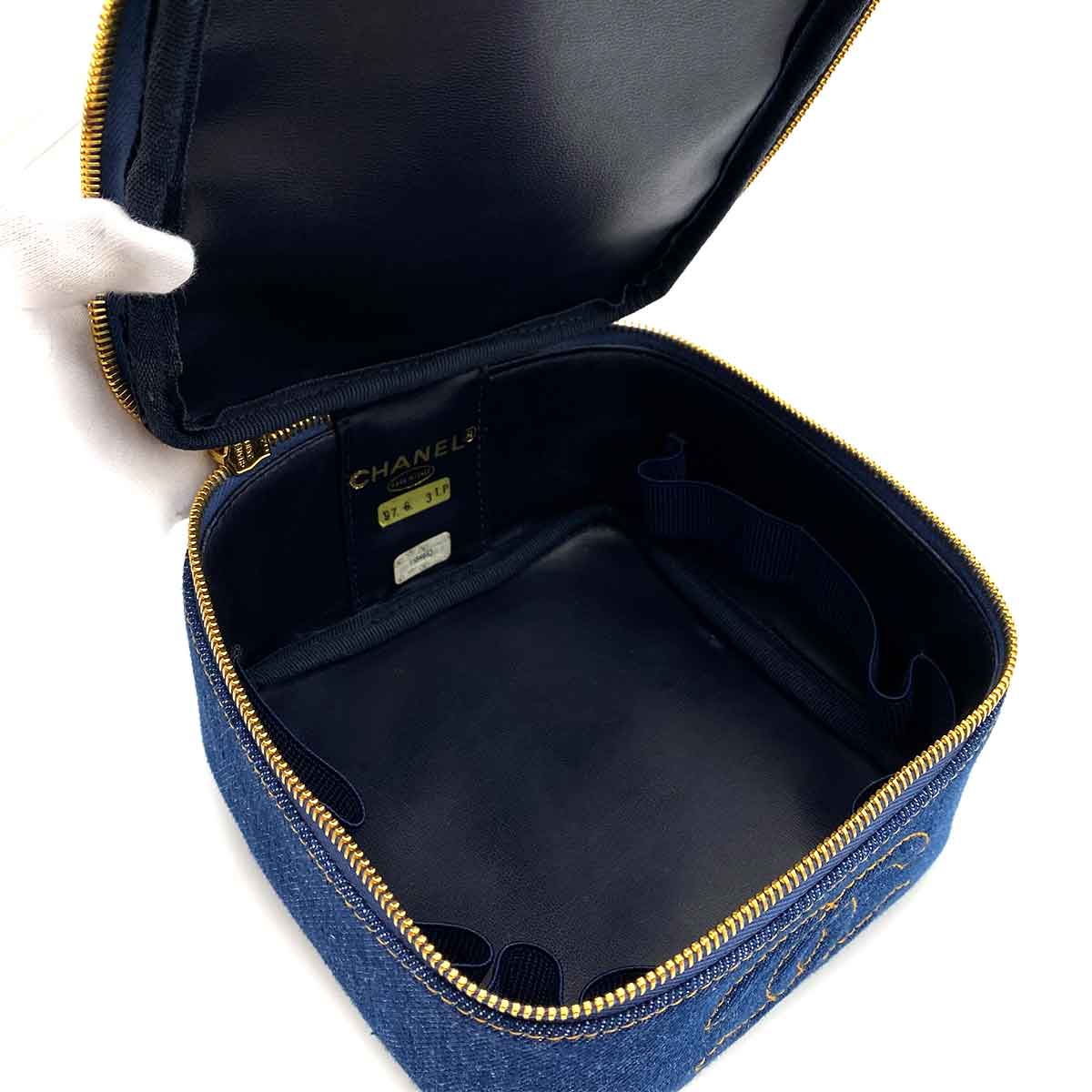 CHANEL VINTAGE VANITY HAND BAG BLUE DENIM 90233667