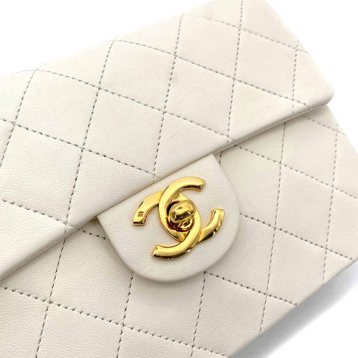 CHANEL VINTAGE MINI SQUARE 17 CHAIN SHOULDER BAG WHITE LAMB SKIN 90250747