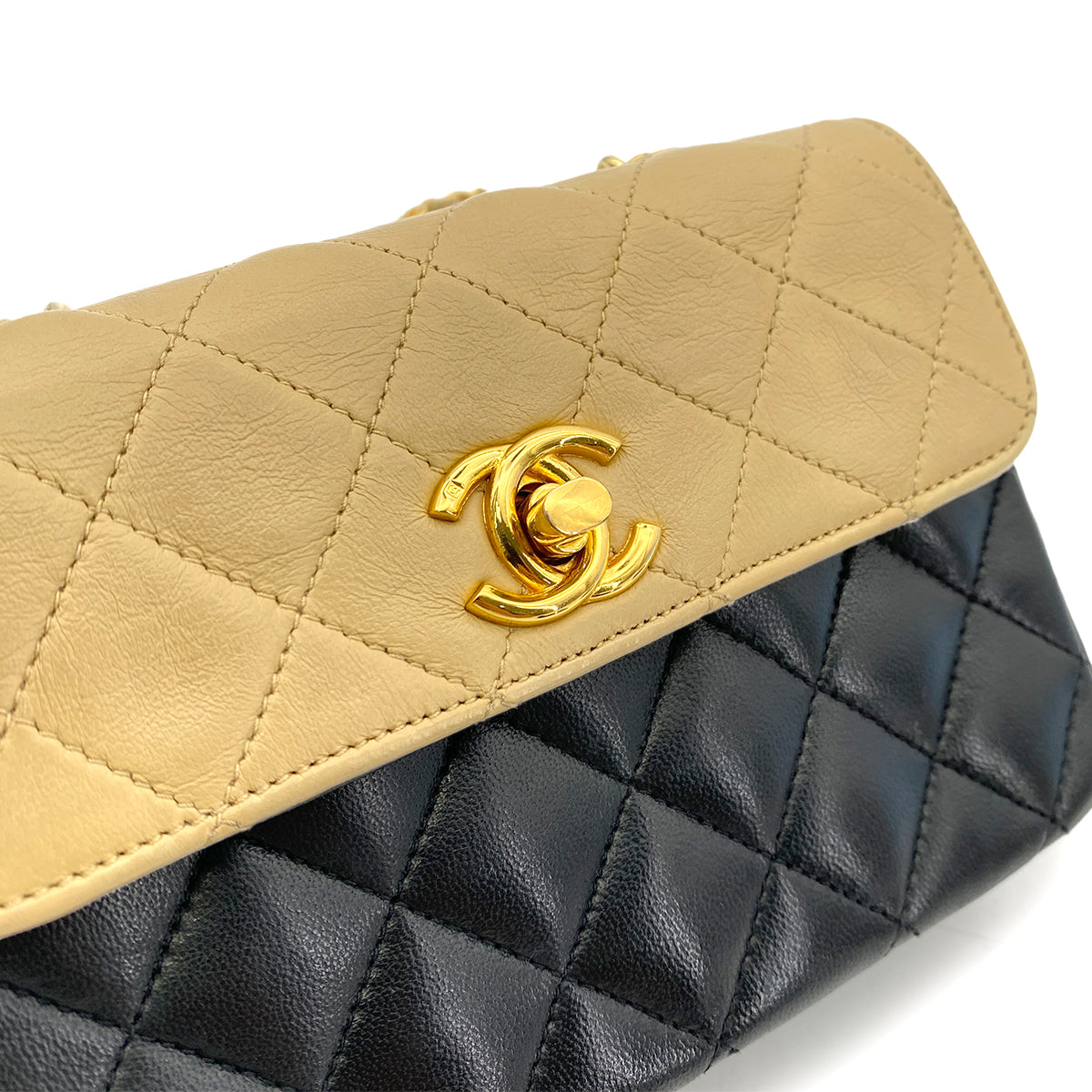 CHANEL VINTAGE MATELASSE MINI CHAIN SHOULDER BAG BYCOLOR BEIGE BLACK LAMB SKIN 90252978