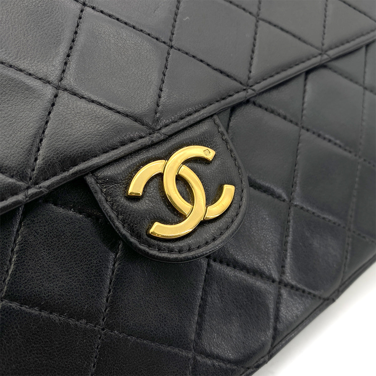 CHANEL VINTAGE MATELASSE PUSH LOCK CHAIN SHOULDER BAG BLACK LAMB SKIN 90255397