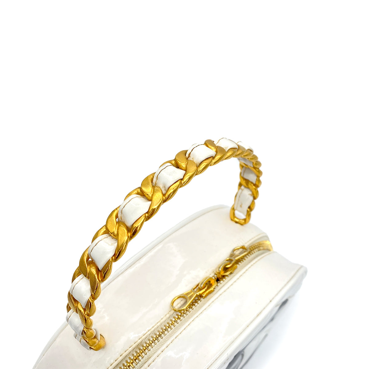 CHANEL VINTAGE ROUND VANITY HAND BAG WHITE BLACK ENAMEL 90260133