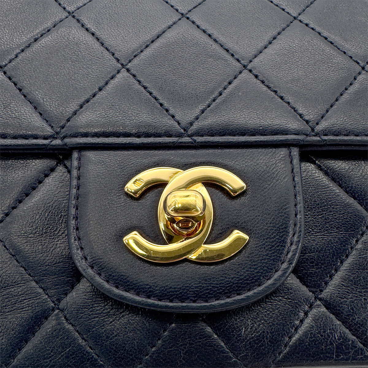 CHANEL VINTAGE MATELASSE CHAIN SHOULDER BAG NAVY LAMB SKIN 90260469
