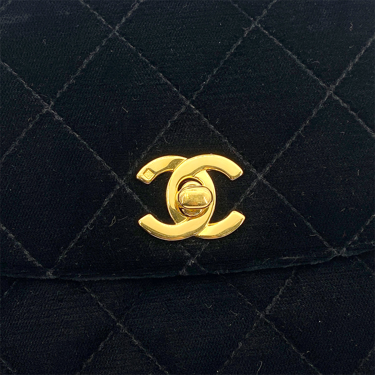 CHANEL VINTAGE MATELASSE HAND BAG BLACK VELOR 902161243