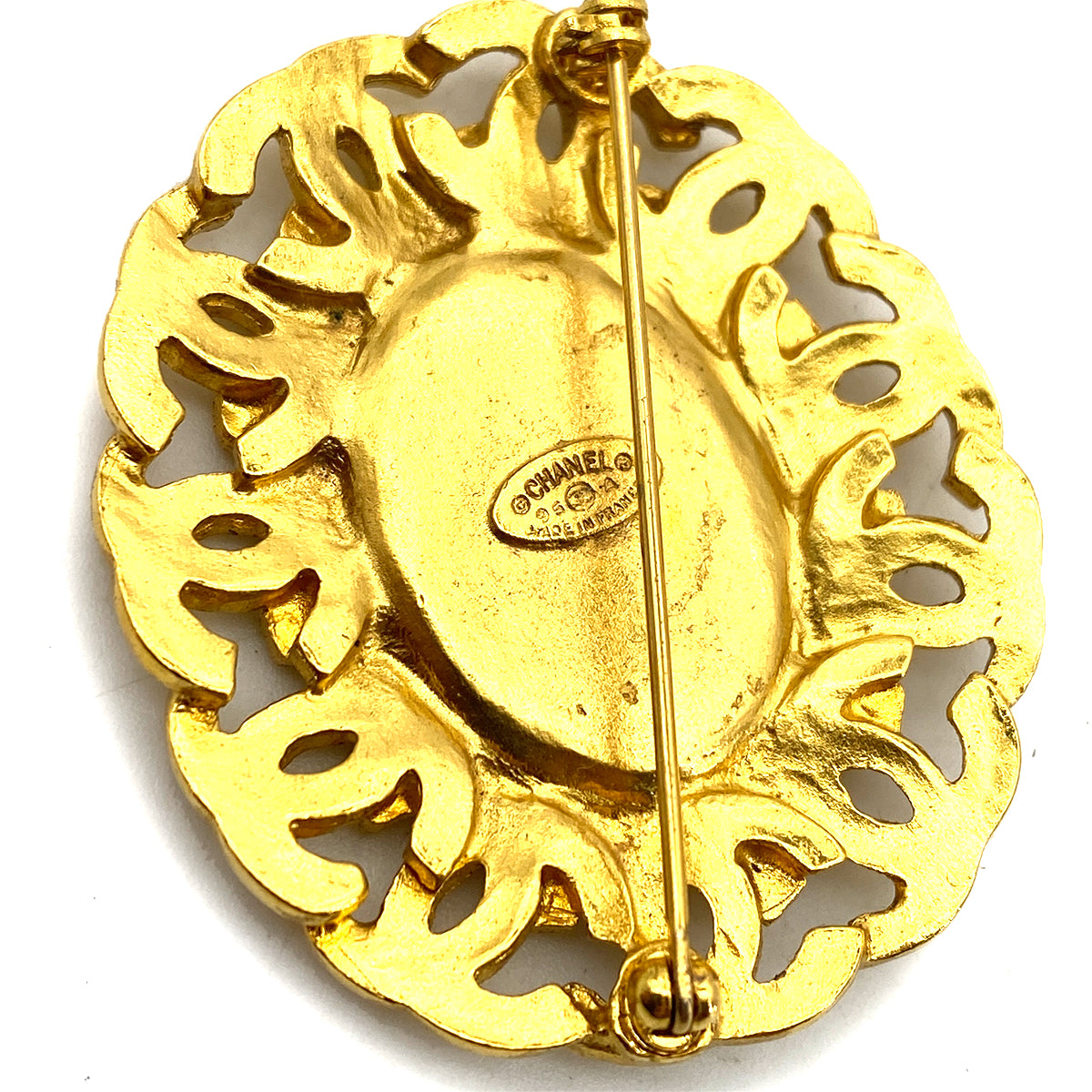 CHANEL VINTAGE BROACH ROUND COCOMARK SHELL ACCESSORY 95A 90261260