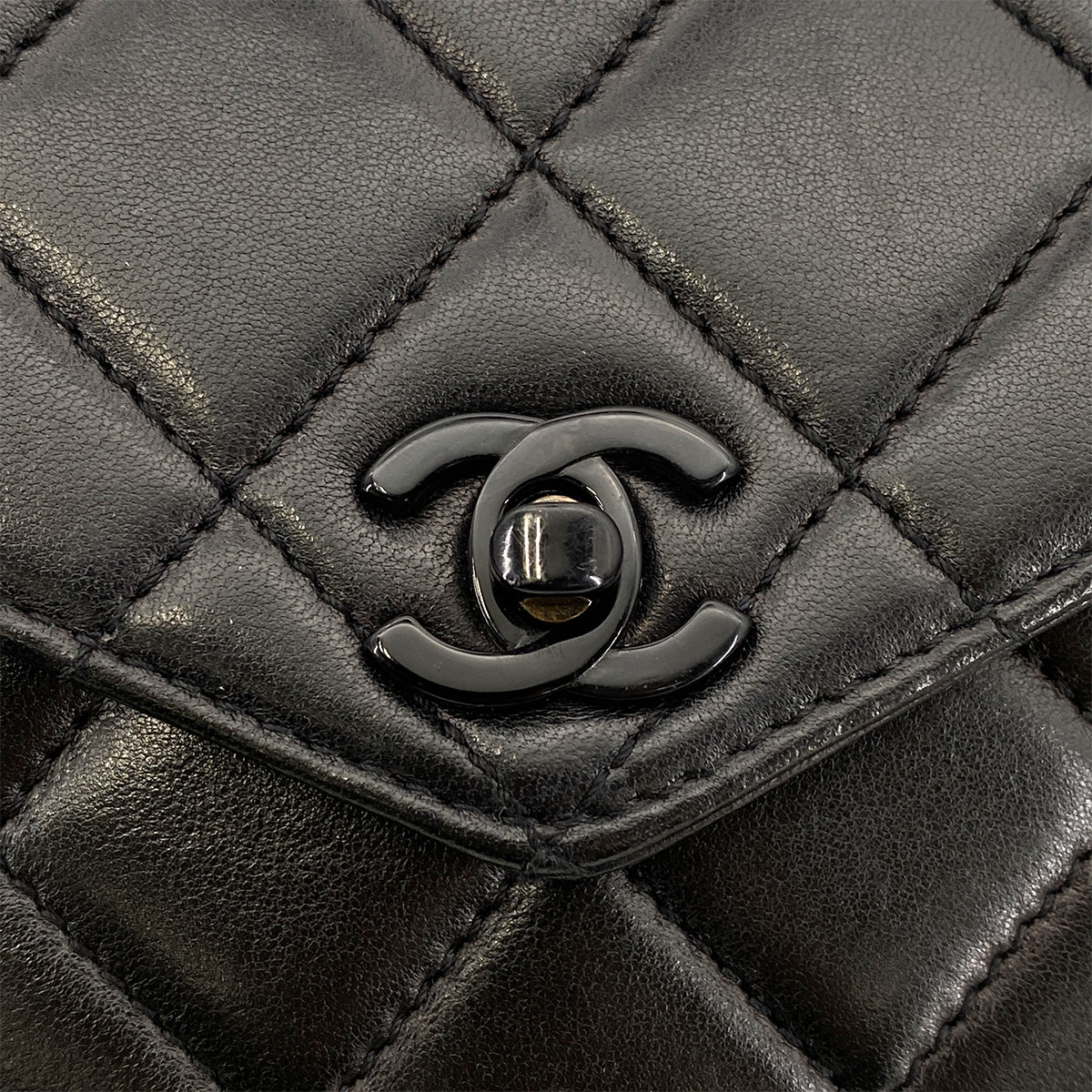 CHANEL VINTAGE PLASTIC CHAIN SHOULDER BAG BLACK LAMB SKIN 90261308