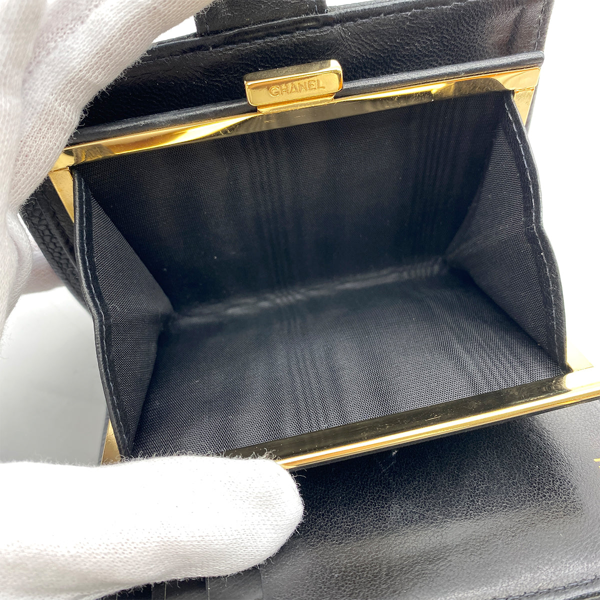 CHANEL VINTAGE BIFOLD COMPACT WALLET BLACK CAVIAR SKIN 90261348