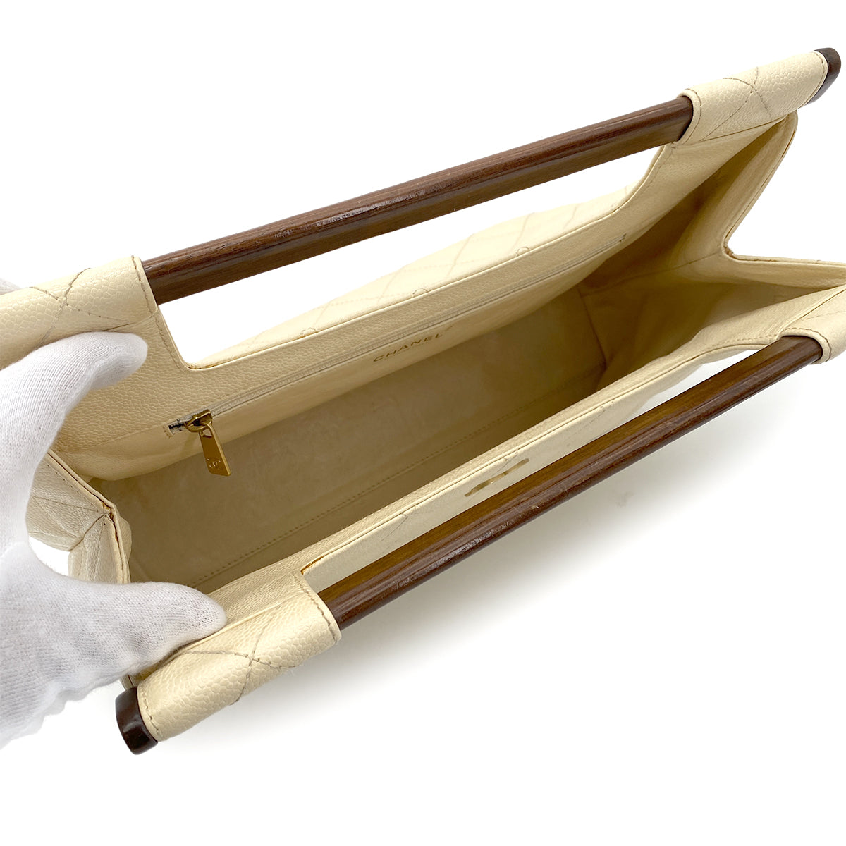 CHANEL VINTAGE MATELASSE WOOD HANDLE BAG BEIGE CAVIAR SKIN 90261564