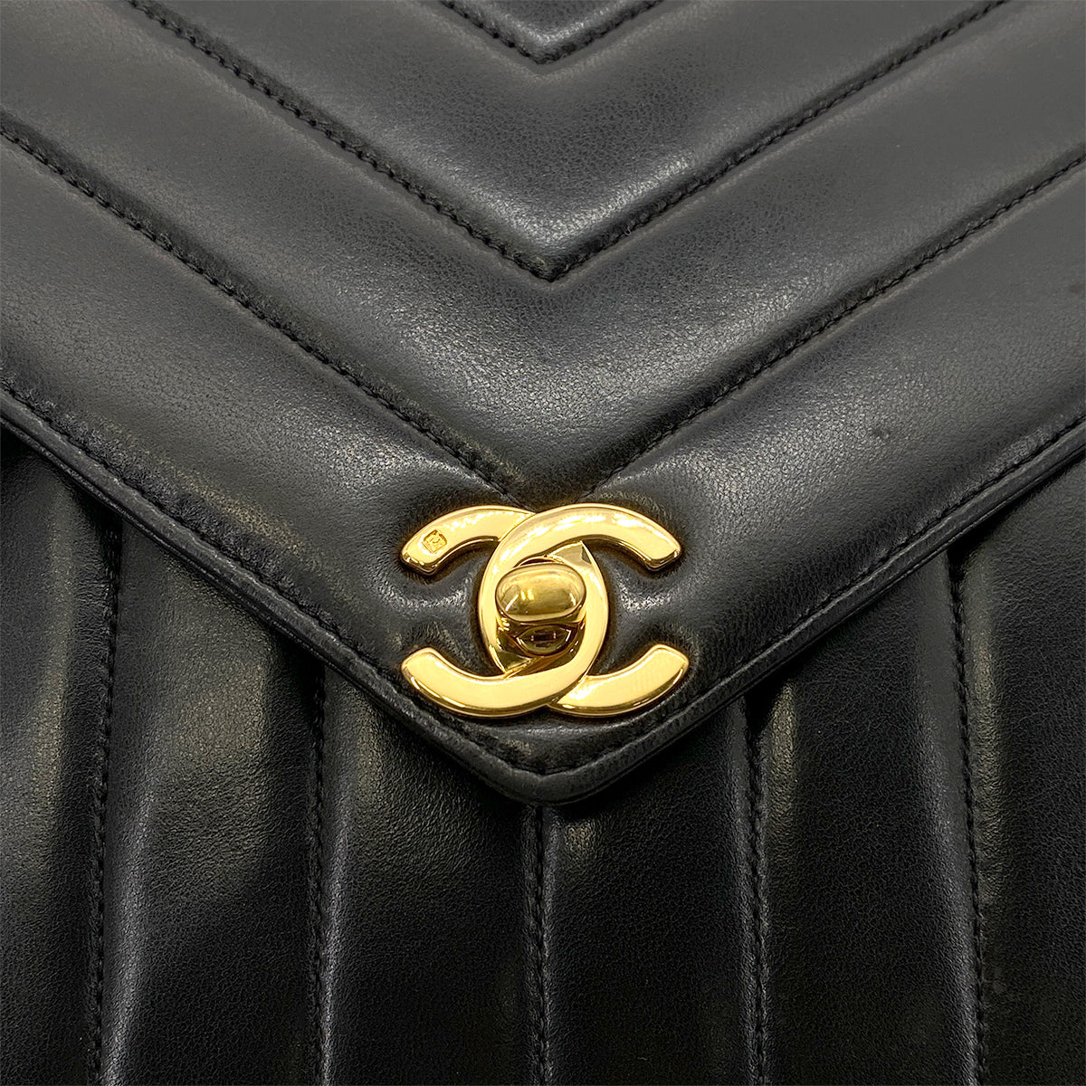 CHANEL VINTAGE CHEVRON CHAIN SHOULDER BAG BLACK LAMB SKIN 90262844