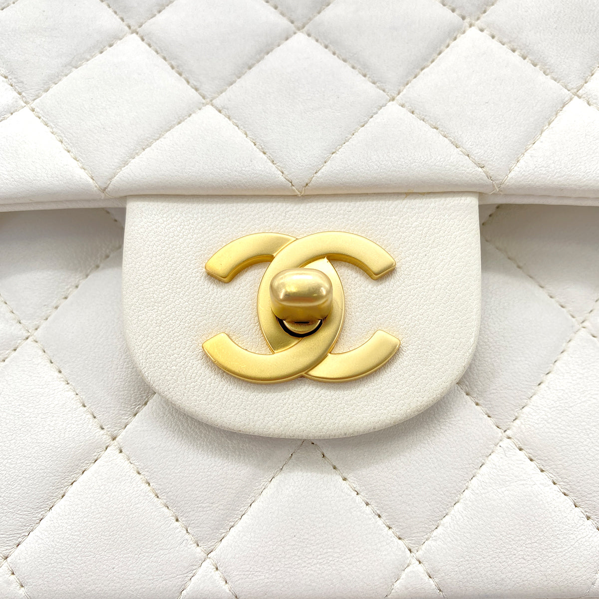 CHANEL VINTAGE CLASSIC FLAP MEDIUM CHAIN SHOULDER BAG WHITE LAMB SKIN 90264367