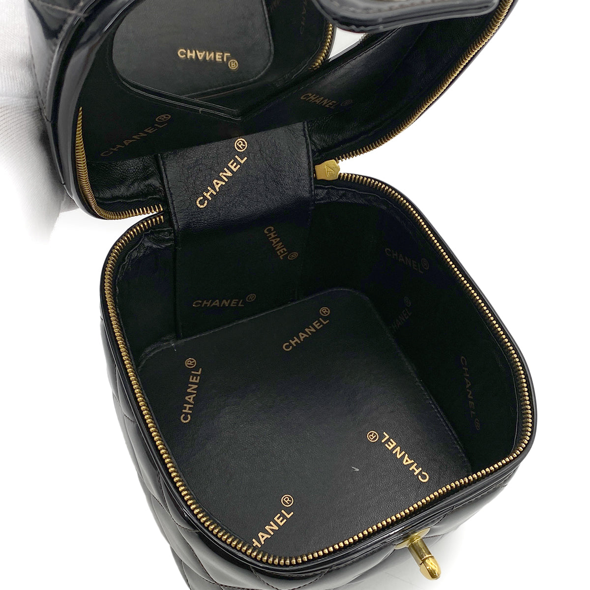 CHANEL VINTAGE VANITY HEART MIRROR HAND BAG BLACK ENAMEL 90265414