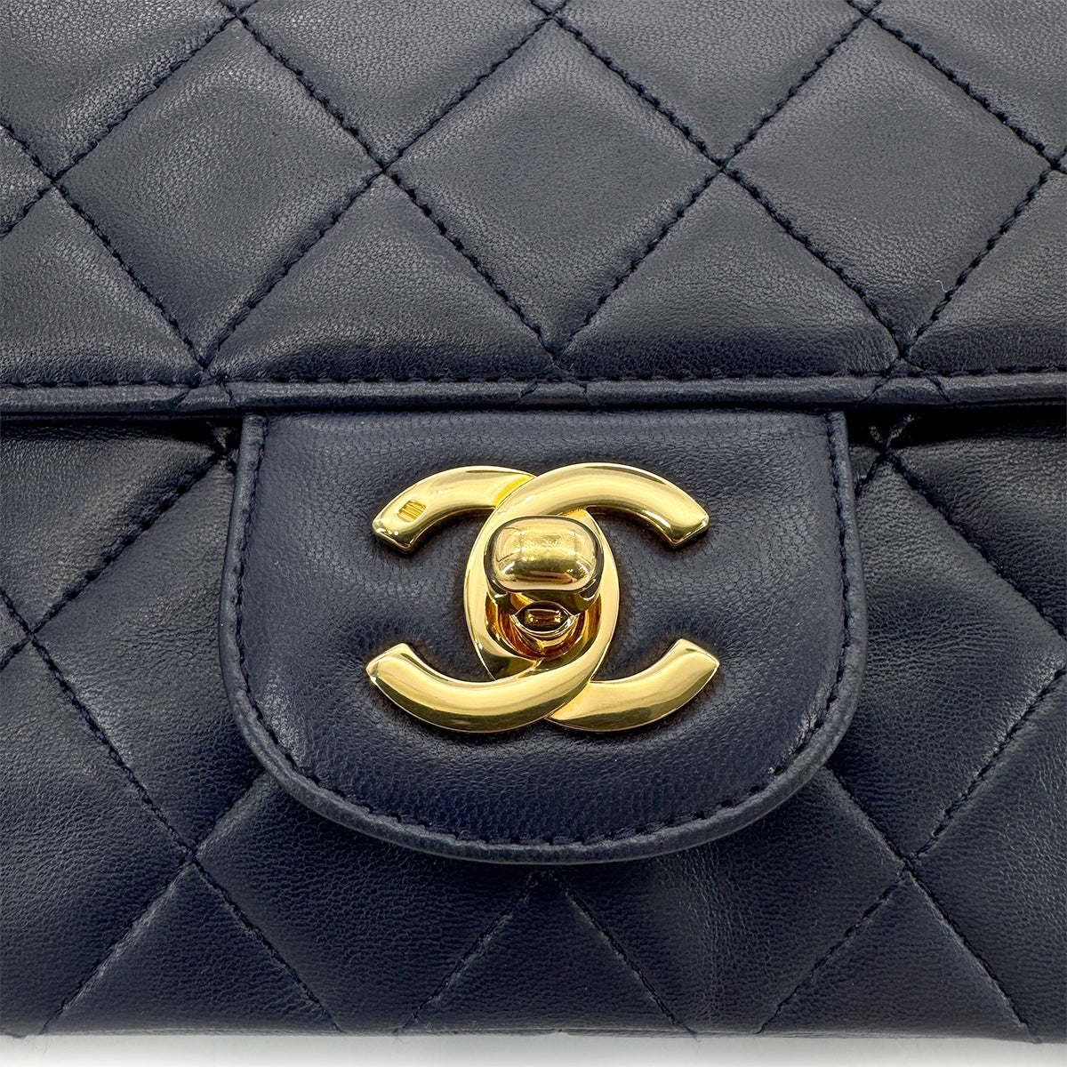 CHANEL VINTAGE MATELASSE CHAIN SHOULDER BAG NAVY LAMB SKIN 90267448