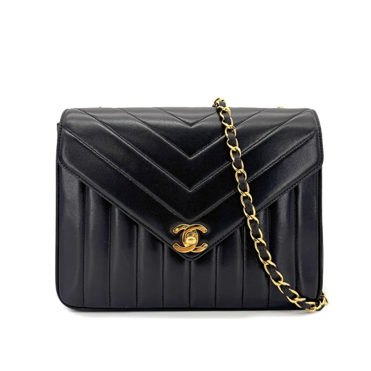 CHANEL VINTAGE V STITCH BLACK CHAIN SHOULDER BAG LAMB SKIN 90267778
