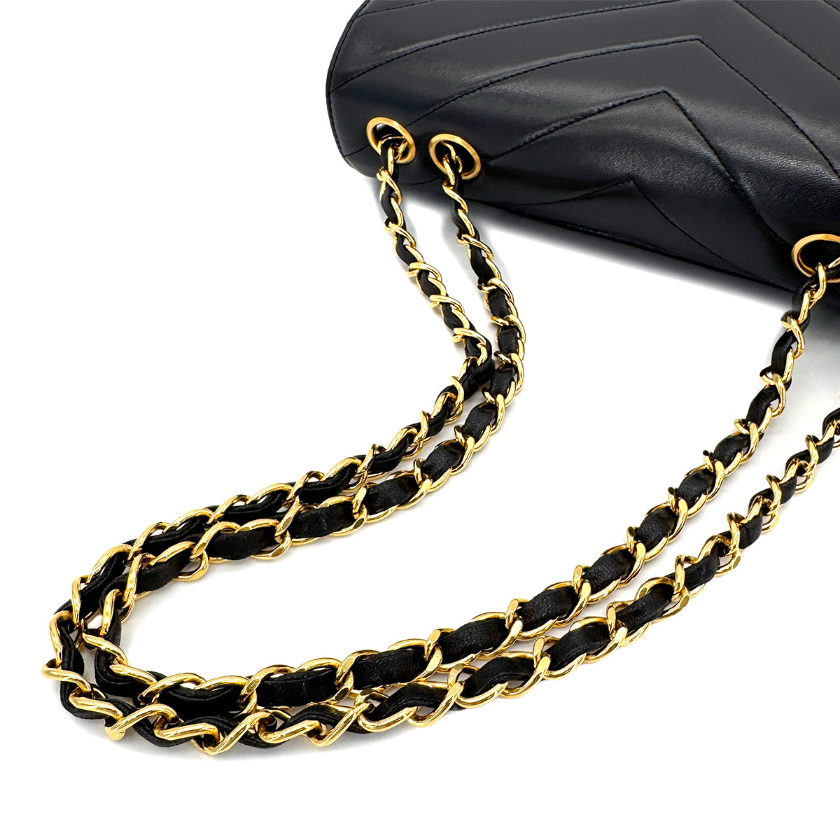 CHANEL VINTAGE V STITCH BLACK CHAIN SHOULDER BAG LAMB SKIN 90267778