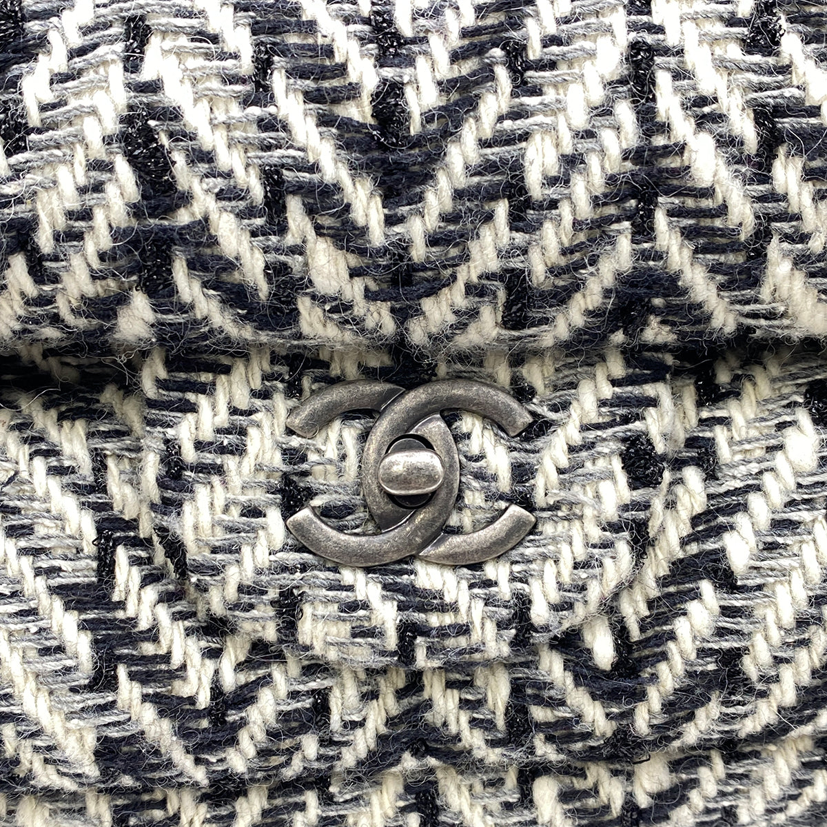 CHANEL CHAIN SHOULDER BAG BLACK WHITE TWEED 90268081