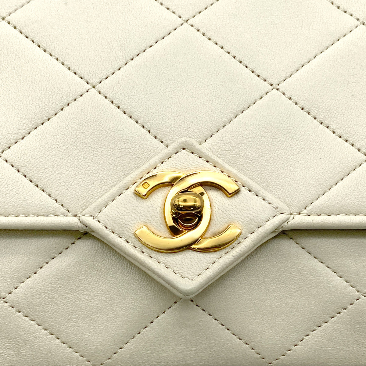 CHANEL VINTAGE MATELASSE CHAIN SHOULDER BAG BEIGE LAMB SKIN 90268188