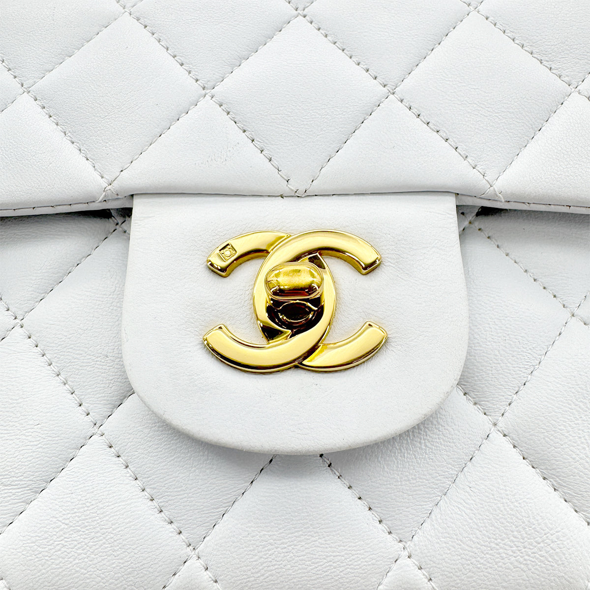 CHANEL VINTAGE CLASSIC FLAP MEDIUM CHAIN SHOULDER BAG WHITE LAMB SKIN 90269058