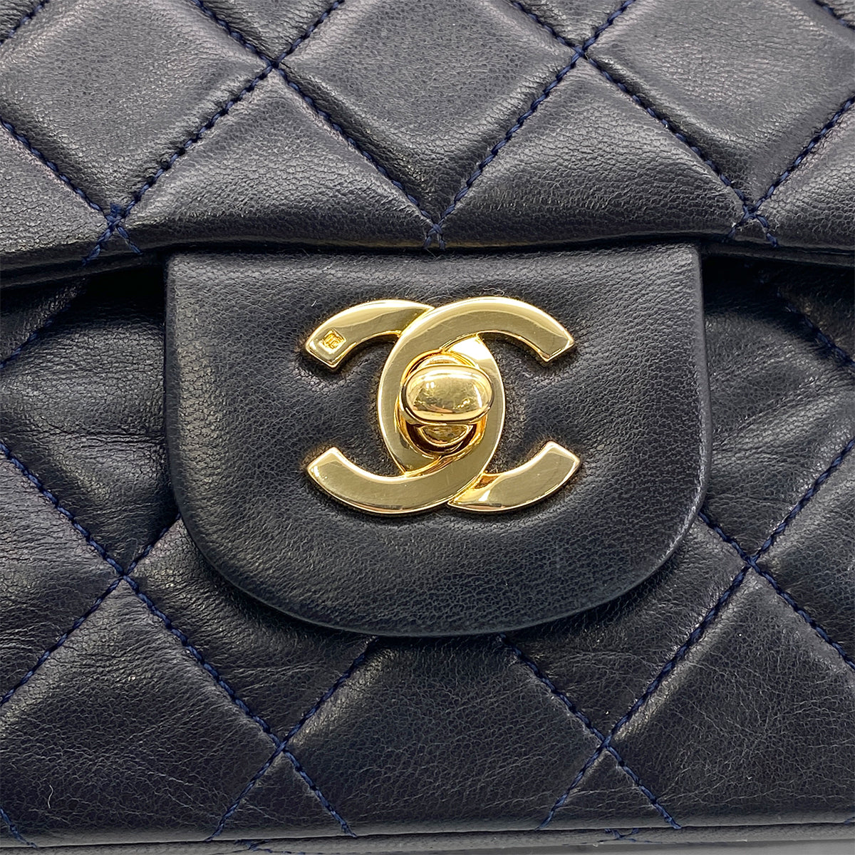 CHANEL VINTAGE CLASSIC FLAP MEDIUM CHAIN SHOULDER BAG NAVY LAMB SKIN 90270349