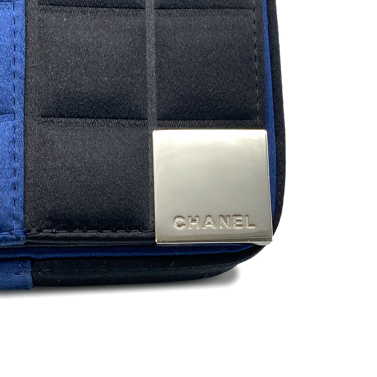 CHANEL VINTAGE CHOCOLATE BAR CHAIN SHOULDER BAG BLUE BLACK SATIN 90270797