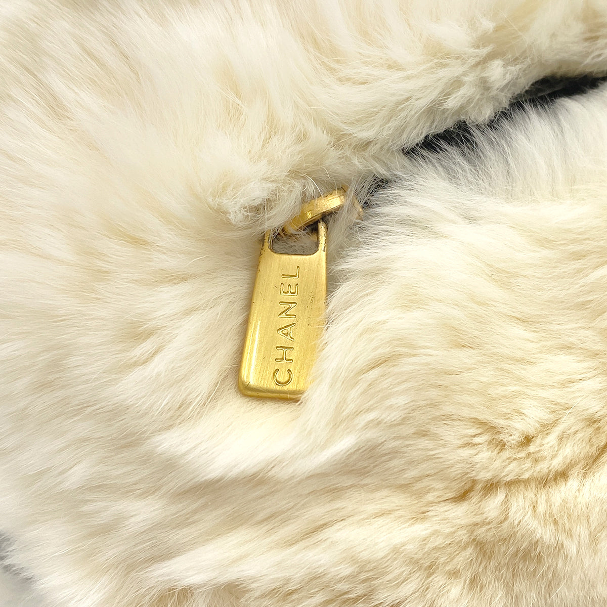 CHANEL VINTAGE LAPINFUR COCOMARK ARM WARMER CHAIN SHOULDER BAG WHITE FUR 90270848