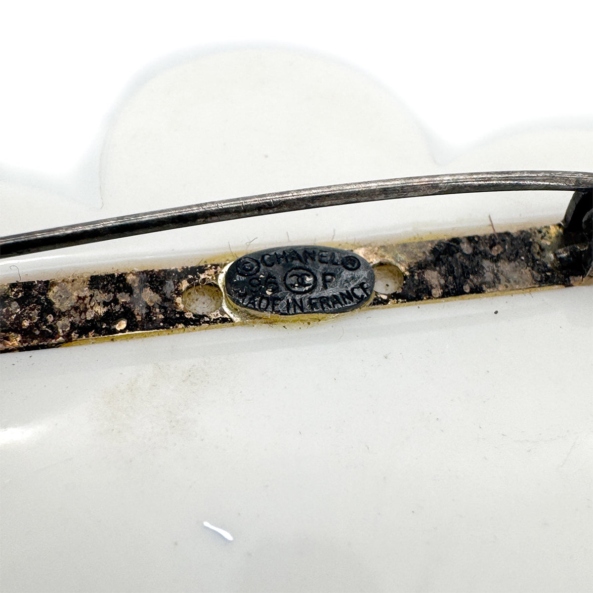 CHANEL VINTAGE COCOMARK BROOCH CAMELLIA WHITE ACCESSORY 96P 90271918