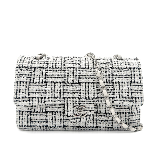 CHANEL CLASSIC FLAP MEDIUM CHAIN SHOULDER BAG WHITE 90271980