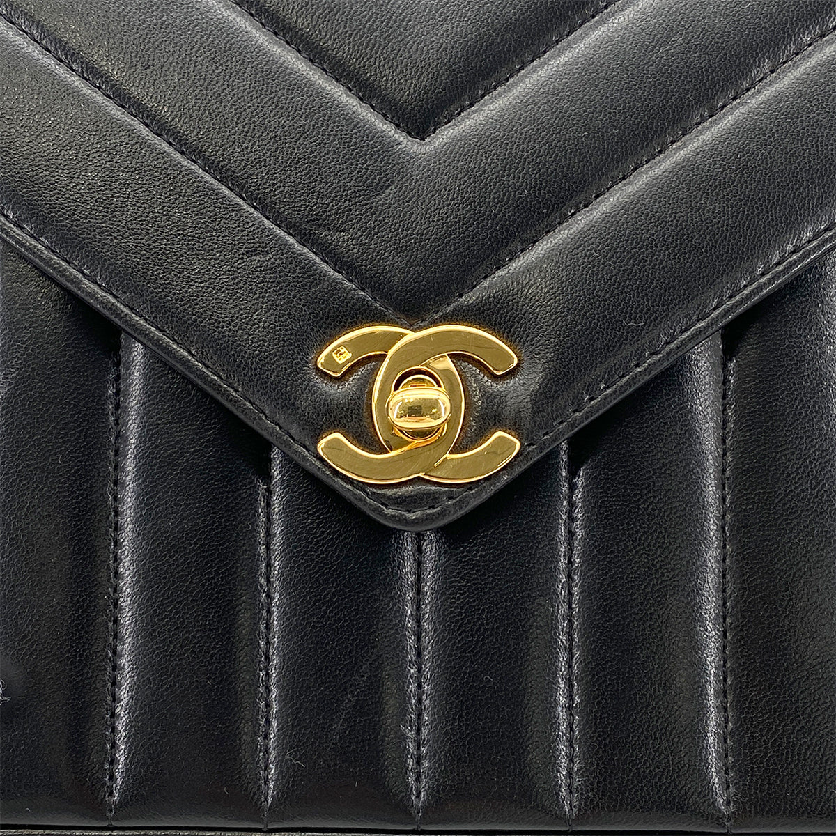 CHANEL VINTAGE CHEVRON CHAIN SHOULDER BAG BLACK LAMB SKIN 90272504