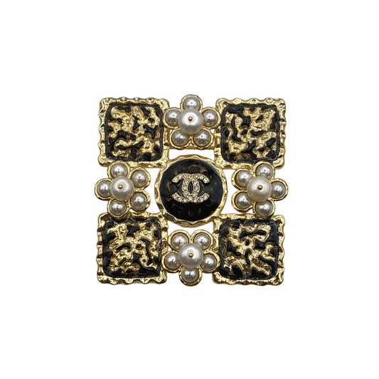 CHANEL COCOMARK BROOCH SQUARE FAUX PEARL RHINESTONE ACCESSORY L24S 90274072