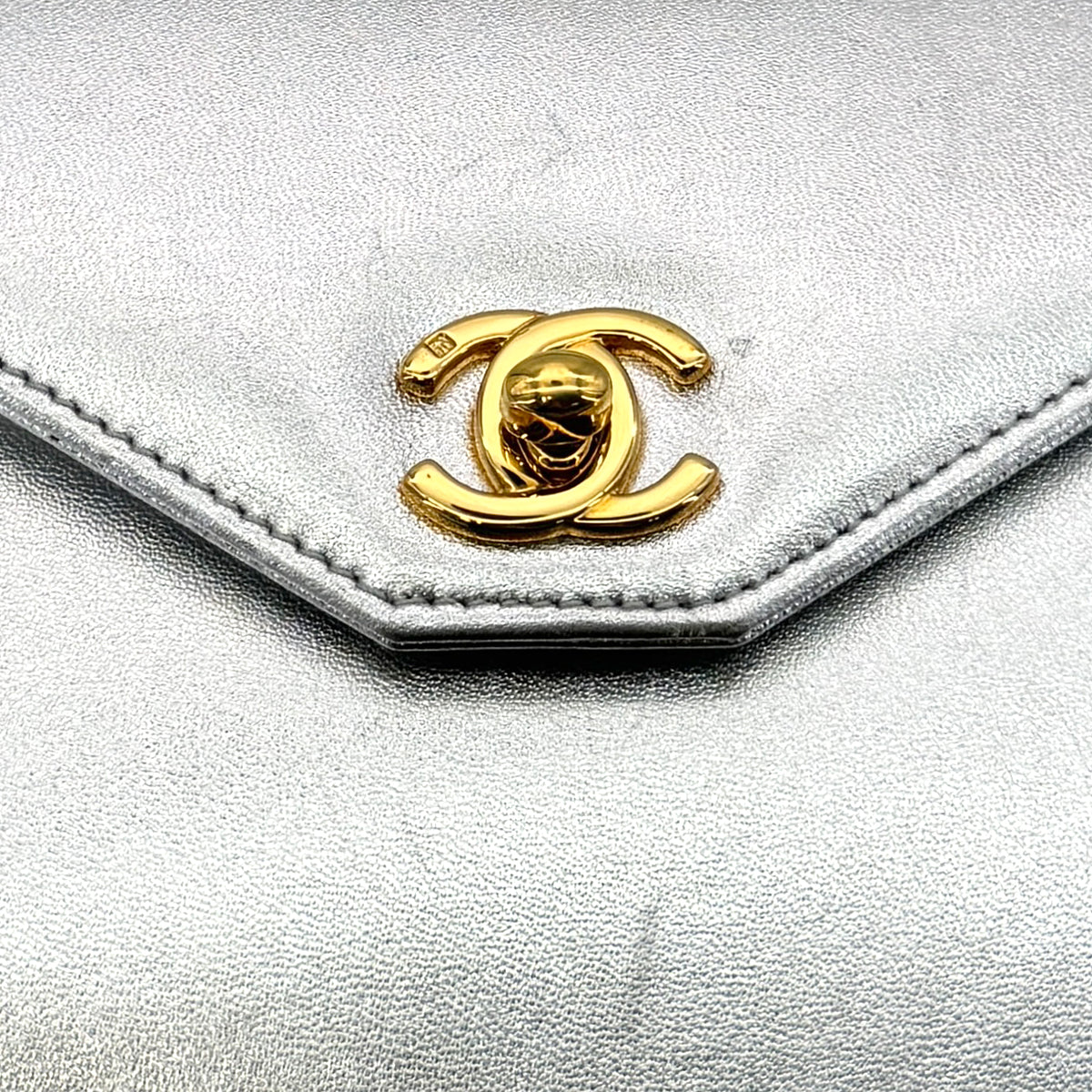 CHANEL VINTAGE HAND BAG SILVER LAMB SKIN 90275605