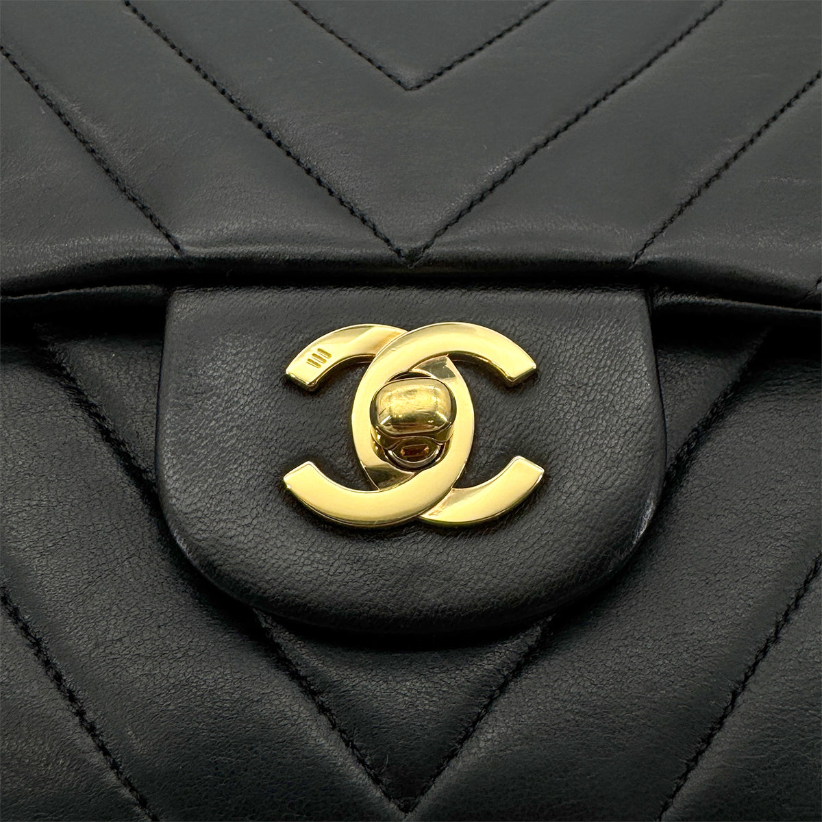 CHANEL VINTAGE CHEVRON V STITCH CHAIN SHUOLDER BAG BLACK LAMB SKIN 90277631