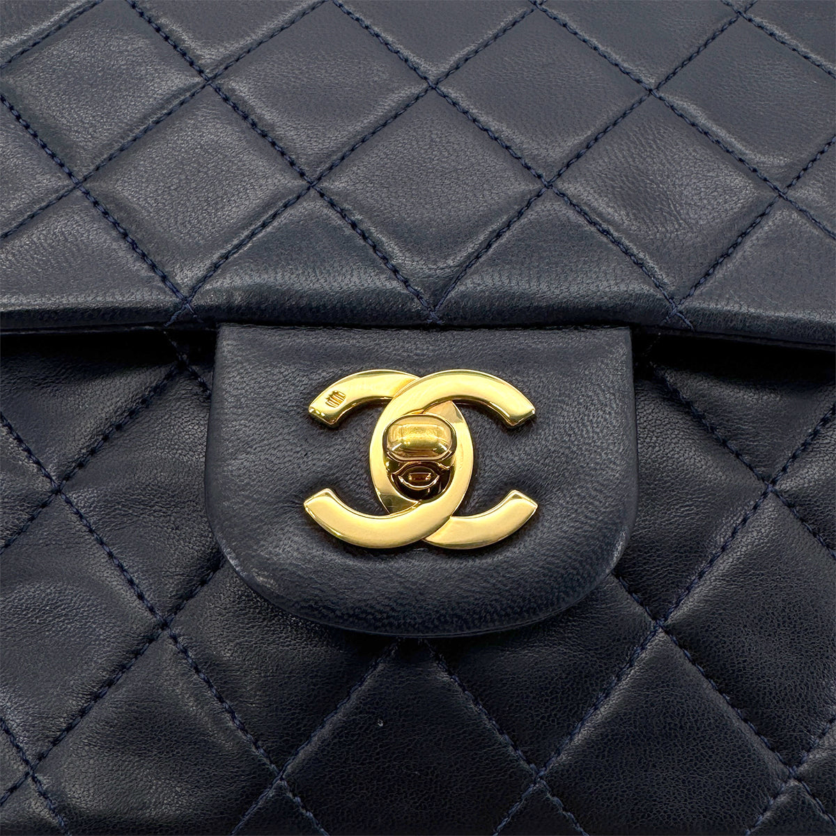 CHANEL VINTAGE CLASSIC FLAP MEDIUM CHAIN SHOULDER BAG NAVY LAMB SKIN 90278492